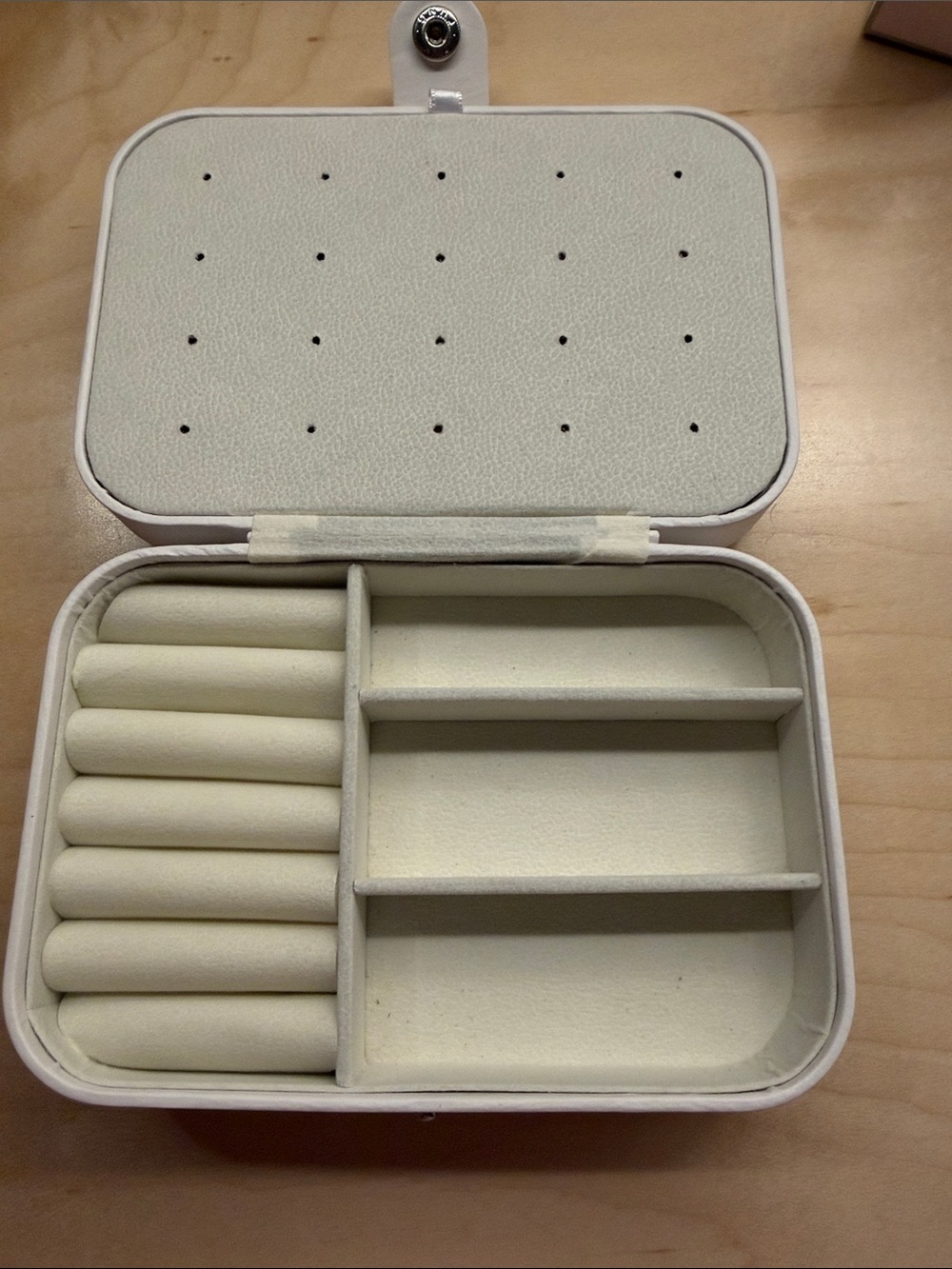 White Travel Jewelry Case - Compact Women's Accessory